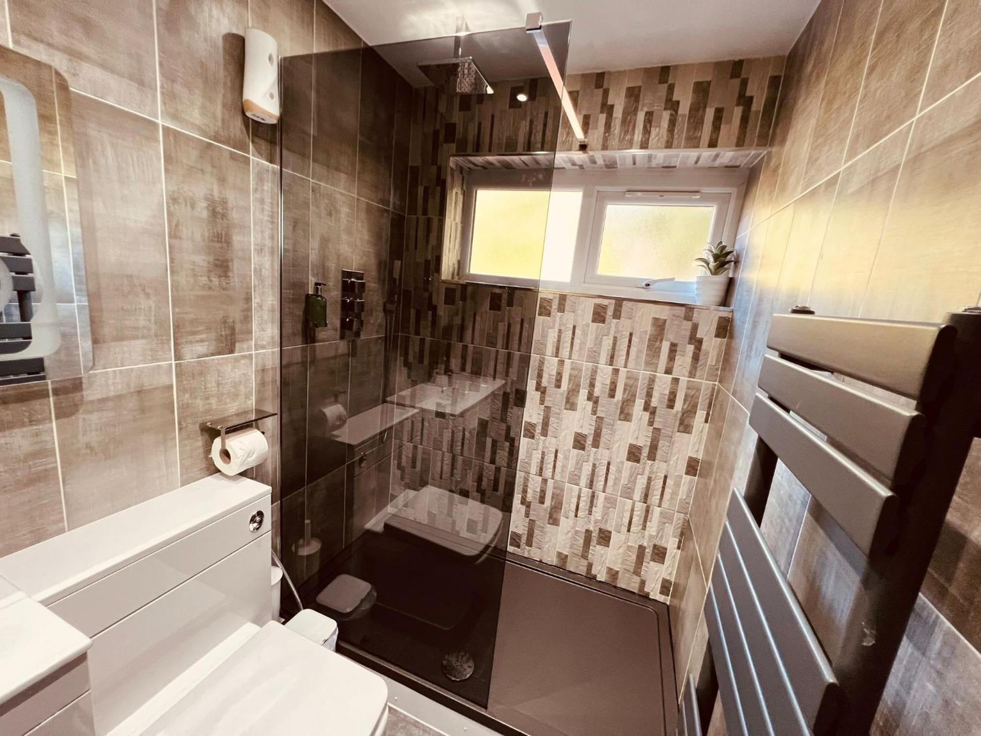 Modern Suites -5 Bedroom House- With Free Parking Birmingham City Exterior foto