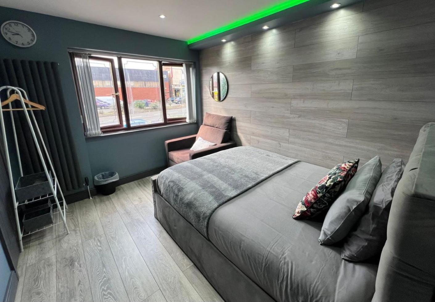 Modern Suites -5 Bedroom House- With Free Parking Birmingham City Exterior foto